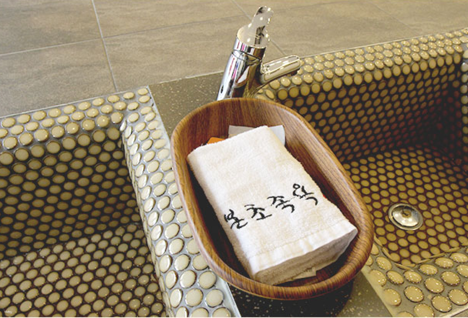 Relax and rejuvenate with a foot bath at Jeju Arboretum. Soak your feet in herbal goodness surrounded by natural beauty a perfect escape from travel fatigue.